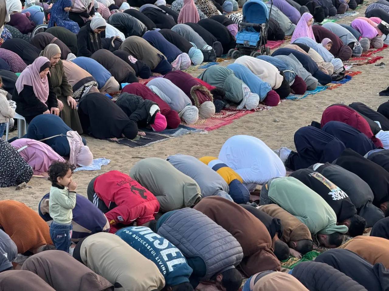Palestinians celebrate Eid in Gaza, making the most of a fragile ceasefire 5 Palestinians pray in Gaza City and Eid prayers rang through the streets.