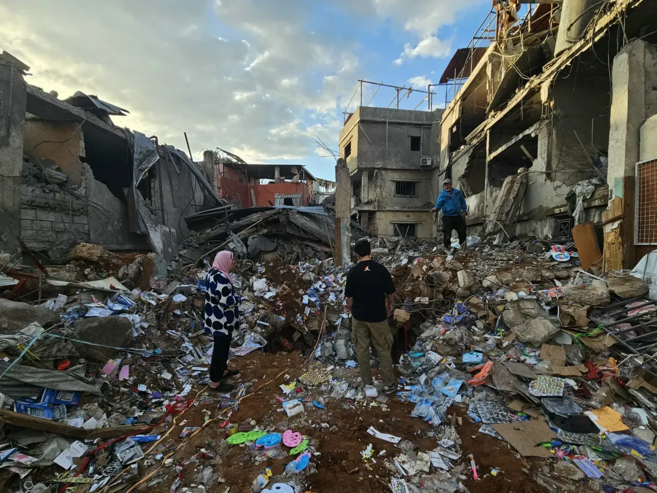 People inspect the aftermath of Wednesday's Israeli airstrikes that targeted southern Beirut's al-Rihab neighborhood, April 9.
