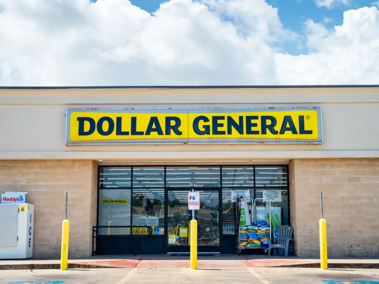Spirit Airlines tried to be the Dollar General of the skies. Then the big airlines beat it at its own game 3 AUSTIN, TEXAS - AUGUST 30: The exterior of a Dollar General convenience store on August 30, 2024 in Austin, Texas.