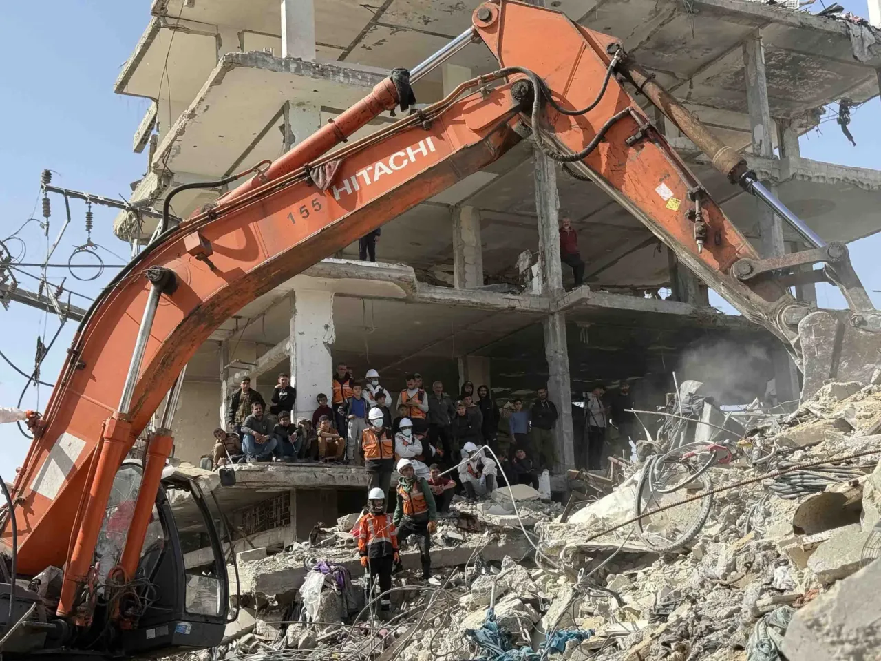 Skeletons in their clothing: Recovering bodies from the rubble in Gaza 10 Family members, neighbors, and a civil defense crew observe the search and recovery operation aimed at removing rubble and recovering the bodies of victims from the Abu Naser family home in northern Gaza, after Israel targeted the house about a year and a half earlier.