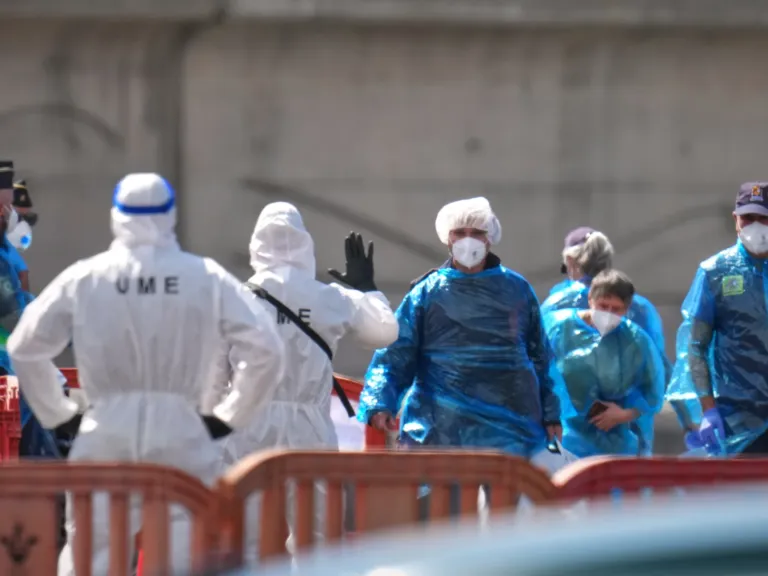 Passengers from virus-hit cruise ship fly home as CDC says outbreak threat is low