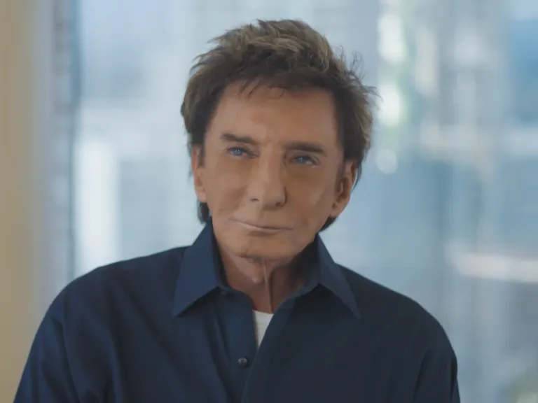 ‘They went through my vocal cords’: Barry Manilow recovers after lung cancer surgery