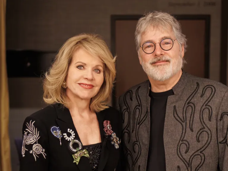 A star soprano and a banjo virtuoso lean into American folk tunes