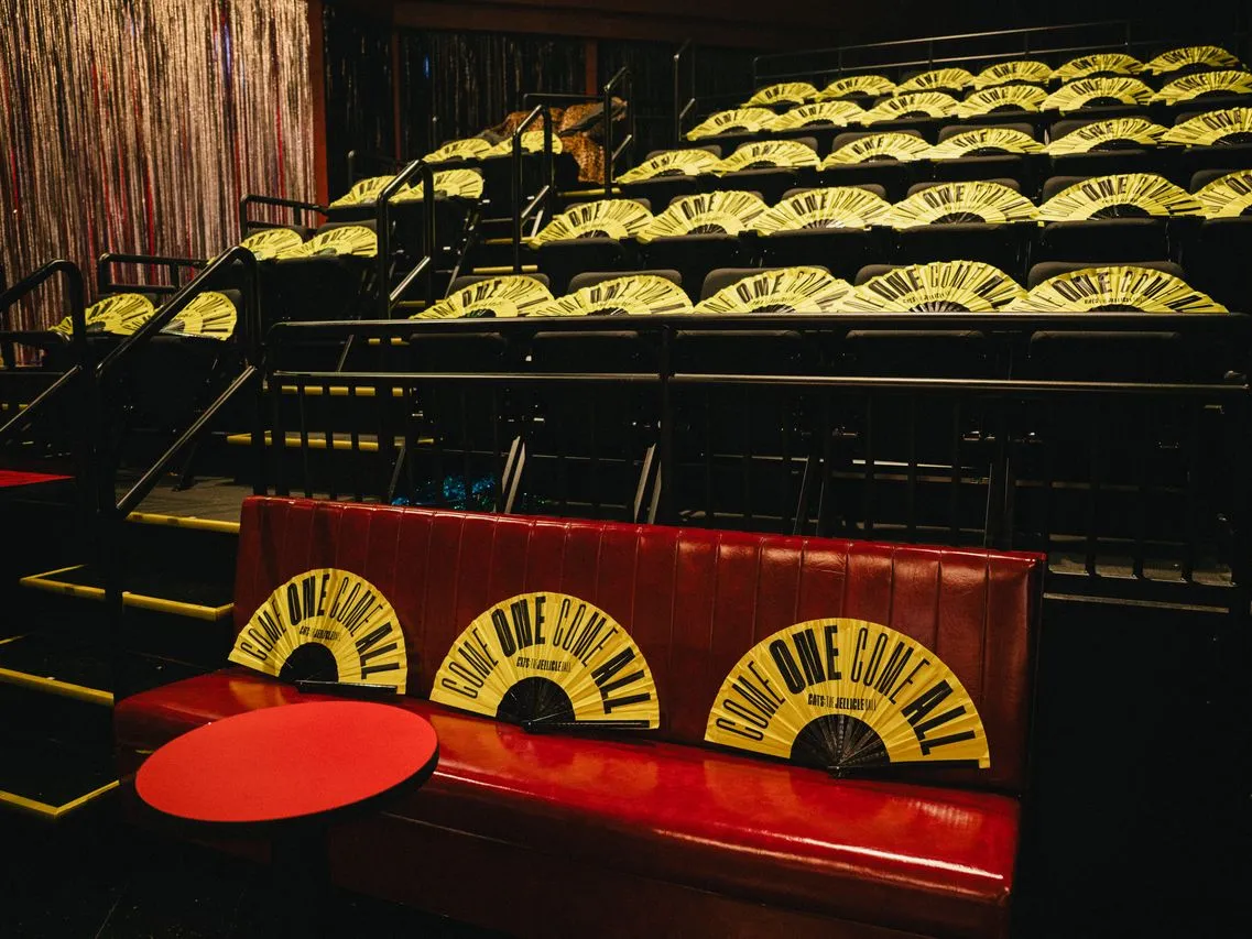 On the first night of previews, everyone in the CATS: The Jellicle Ball audience received a free fan.