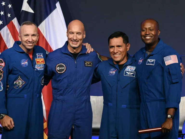 NASA names 4 astronauts on the ‘highly complex’ Artemis III lunar training mission
