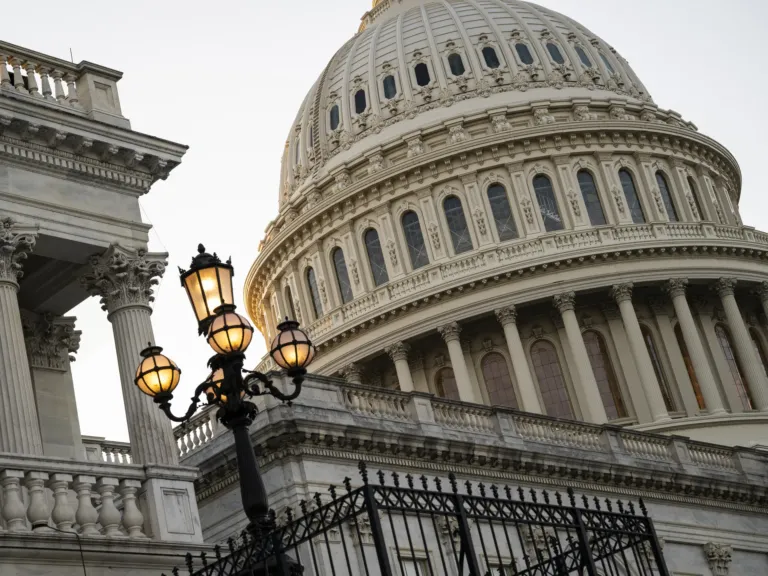 House approves bill to speed up union contract negotiations