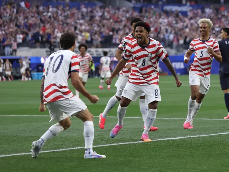 The U.S. dazzles in its World Cup opener, dominating Paraguay 4-1