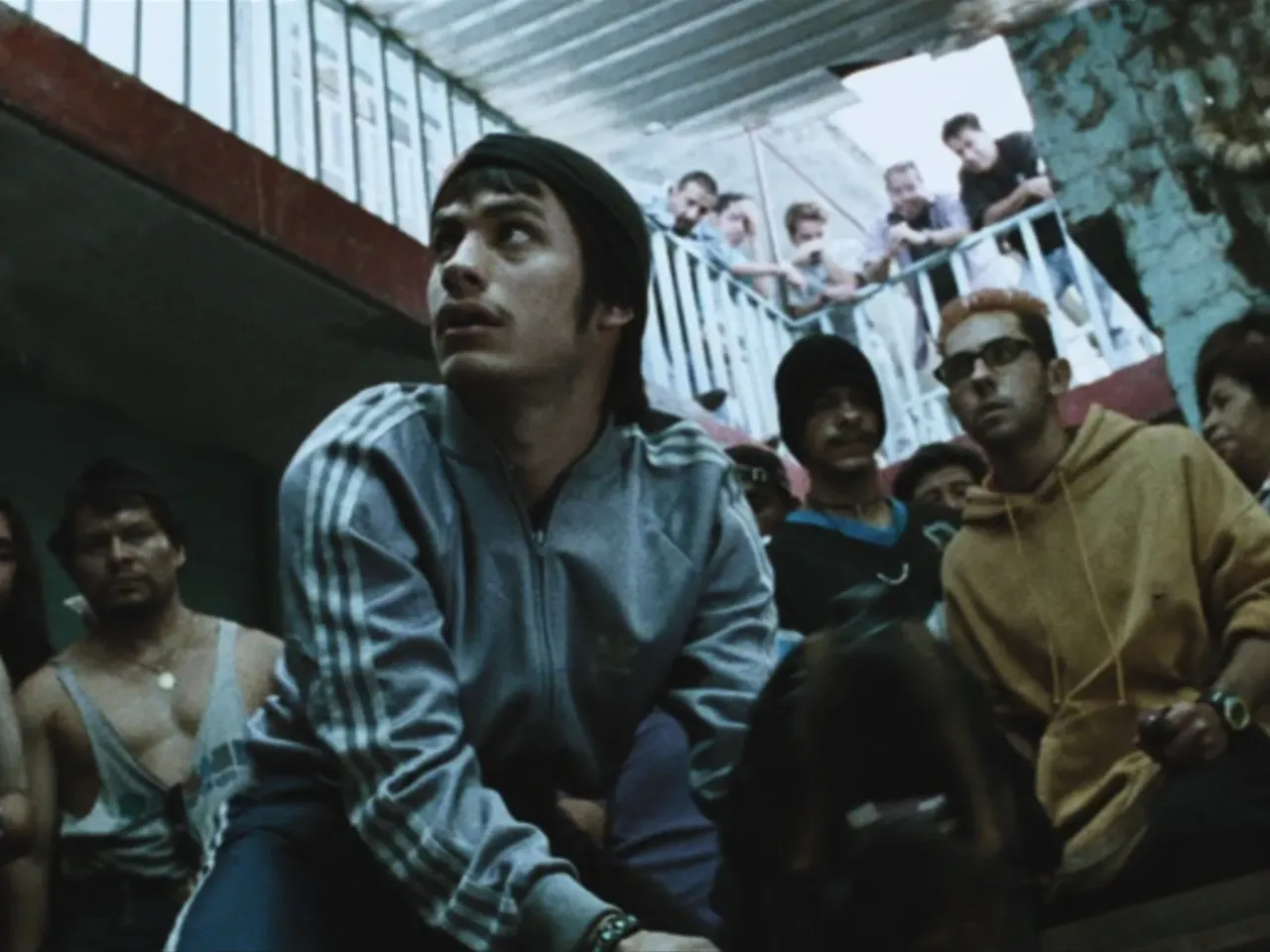 First released in 2000, the acclaimed film Amores perros, which was produced and directed by Alejandro González Iñárritu and written by Guillermo Arriaga, has been remastered and is returning to theaters.