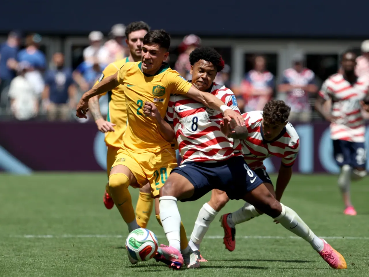 No Pulisic, no problem: U.S. tops Australia 2-0 in World Cup despite missing its star 1 Cristian Volpato #20 of Australia and Weston McKennie #8 of the United States battle for the ball during the team's World Cup Group D match on Friday in Seattle.