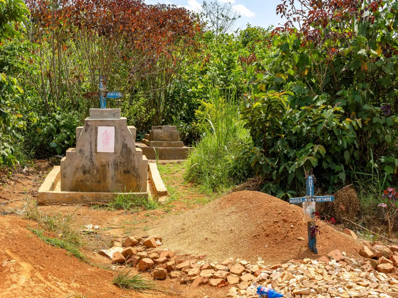 Inside the gold-mining town where the Ebola outbreak likely started 1 A cemetery in Mongbwalu, in Ituri province, in eastern Democratic Republic of Congo. The gold-mining town is one of the hot spots of Congo's Ebola outbreak. Frequent burials have become part of daily life as the virus continues to spread and take lives.