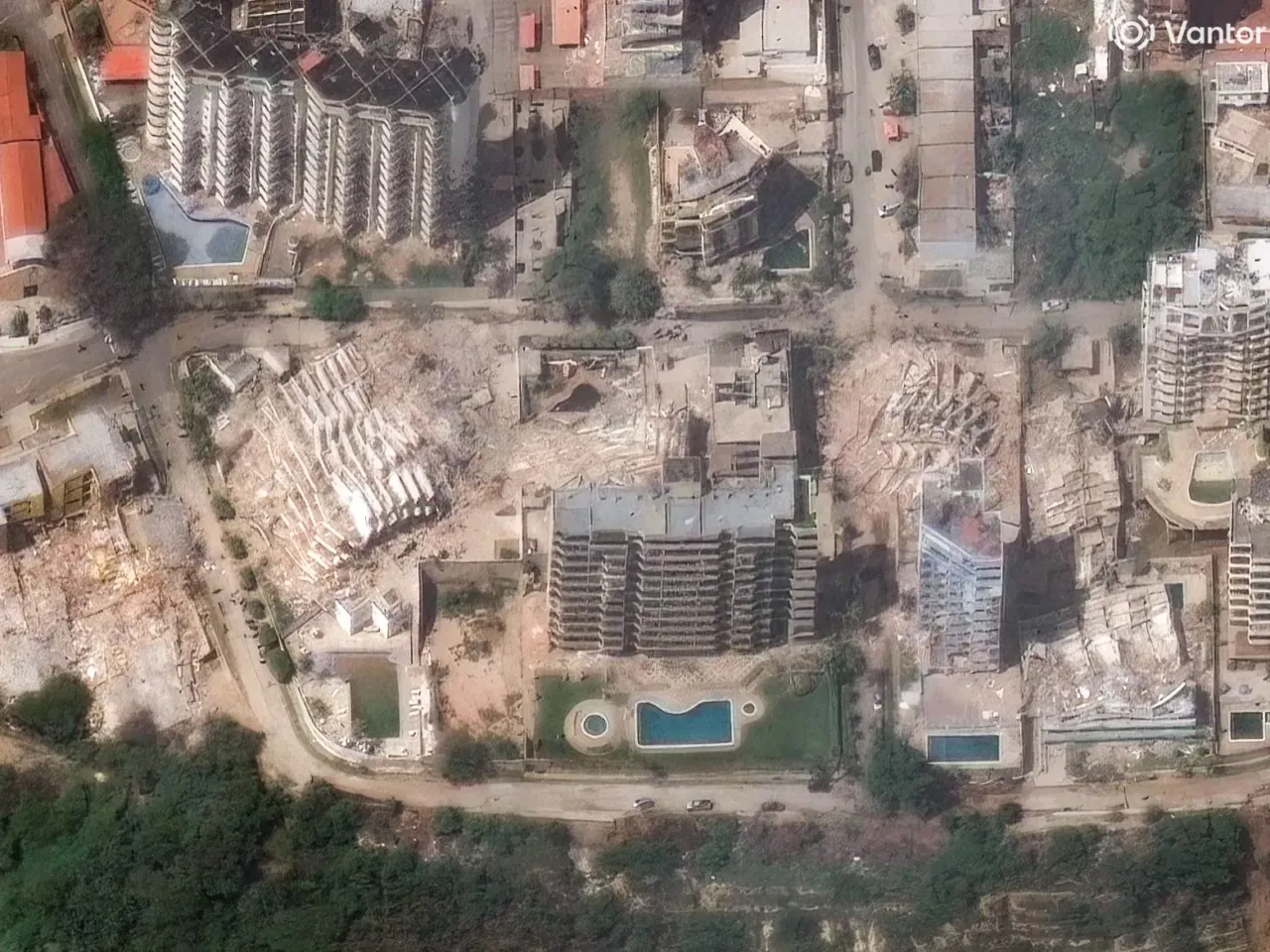 Venezuela is reeling from earthquakes, as the rising death toll nears 1,000 2 Satellite images of collapsed apartment buildings in La Guaira, Venezuela, on June 25, after the earthquakes.
