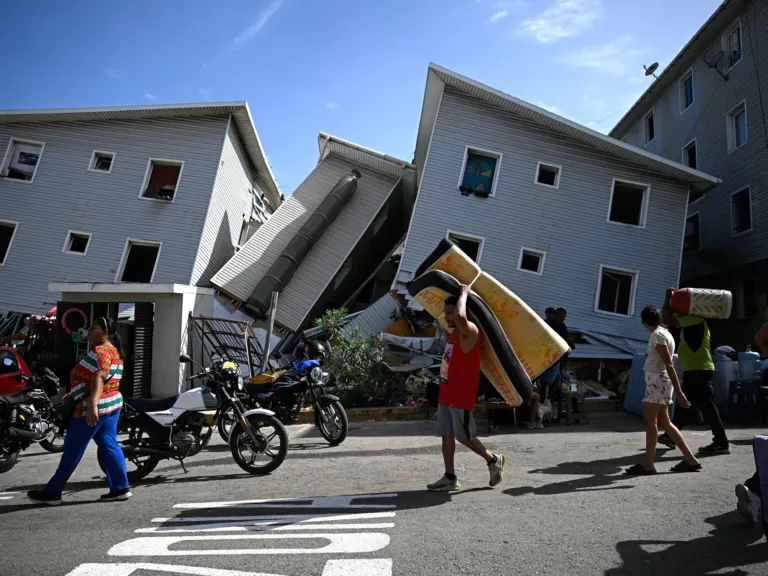 U.S. pledges generous earthquake relief to Venezuela