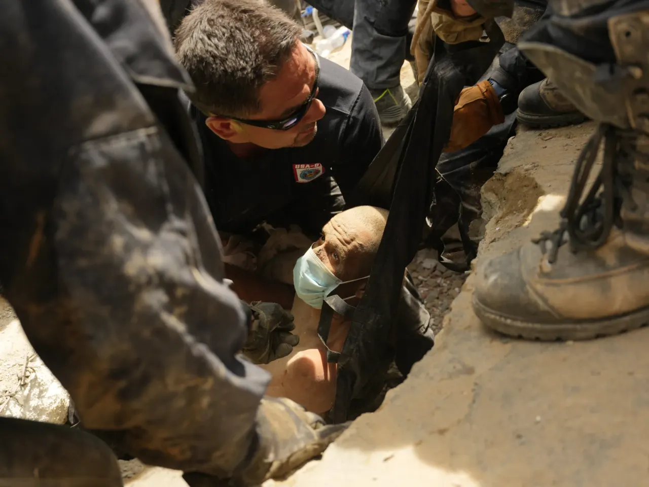 Untold casualties and humanitarian needs: What to know a week from Venezuela's quakes 4 U.S. firefighters from Fairfax County, Va., pull a survivor from the rubble of a building that collapsed in the earthquakes in La Guaira, Venezuela, Sunday.