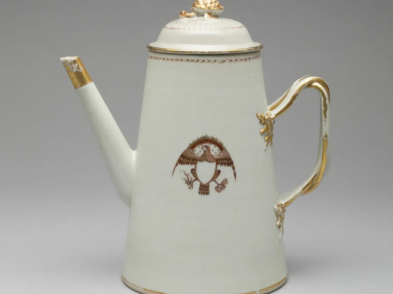 But first, coffee: The drink that energized the American Revolution 1 A coffeepot with cover, circa 1795. It has an American eagle motif, made in China for the American market. Coffee was part of a growing trend of globalization in the colonial era.