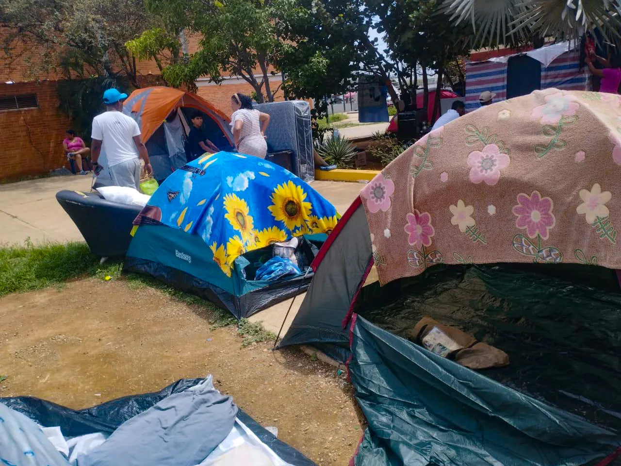 A spirit of resilience helps Venezuelans face healthcare challenges after the quakes 4 As aftershocks continued, Luz Noguera and her relatives spent two weeks sleeping in tents near her sister's home. "Some people don't even have tents, so their situation is even more difficult," Noguera says. "They sleep on mattresses placed directly on the ground, with their children."