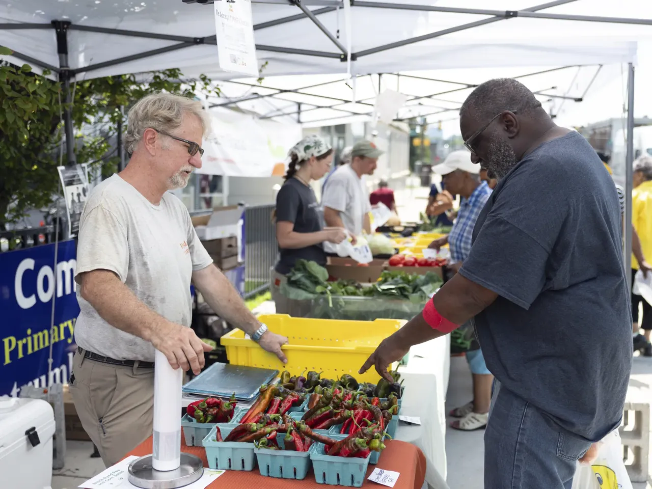 The White House pushes healthy eating. It cut a landmark nutrition education program 6 Hank Whittenberg (left), owner of Hayday Farms, helps Kenny Waddington shop for produce at a farmers market in West Philadelphia.