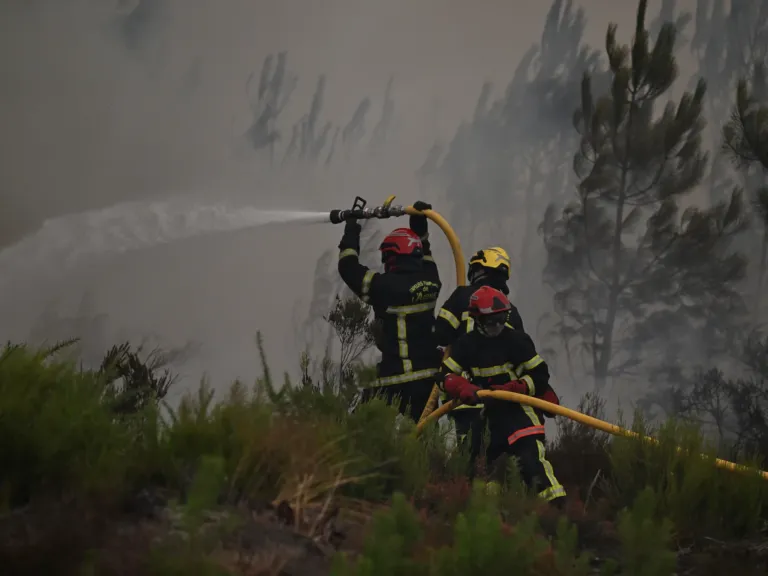 France and Spain fires force more than 300,000 to flee homes
