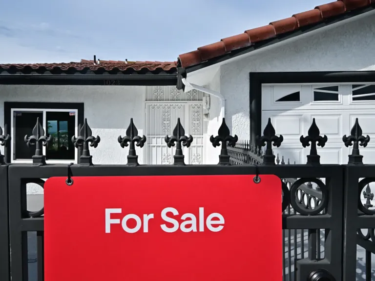 Mortgage rates hit their highest level in a year, driven by war and inflation concerns