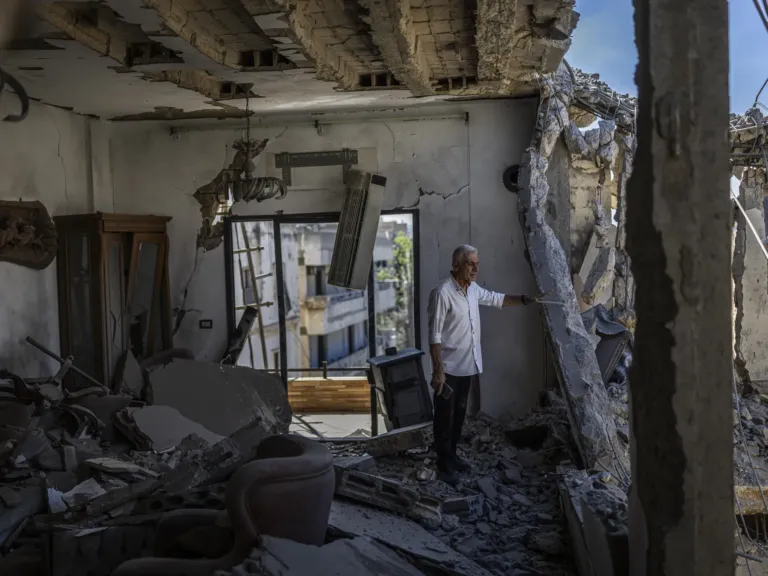 Lebanese who fled the Israeli invasion visit to see what’s left