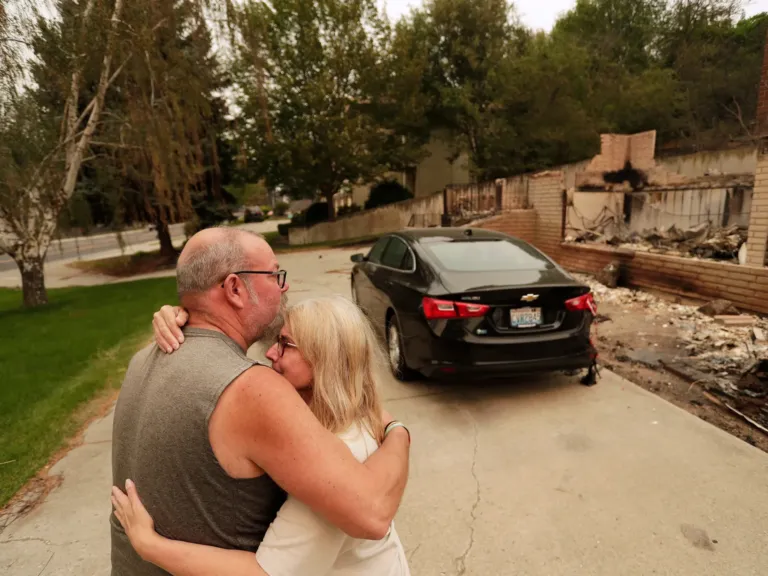 Washington wildfires destroy homes, force thousands to evacuate